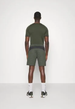 Puma Train CloudspunPantaloncini SportiviMyrtle/Black Uomo Bermuda PU142E1H1-M11 13 Puma Train CloudspunPantaloncini SportiviMyrtle/Black Uomo Bermuda PU142E1H1-M11 -Negozio Di Abbigliamento Zalando cd395bdda0404268b6154888a6462bd6