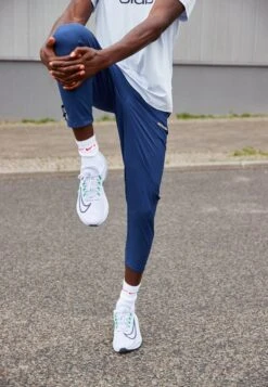 Nike Performance M Nk Df ClubPantaloni SportiviMidnight Navy/Summit White/Black Uomo Pantaloni Sportivi E Joggers N1242E2N9-K11