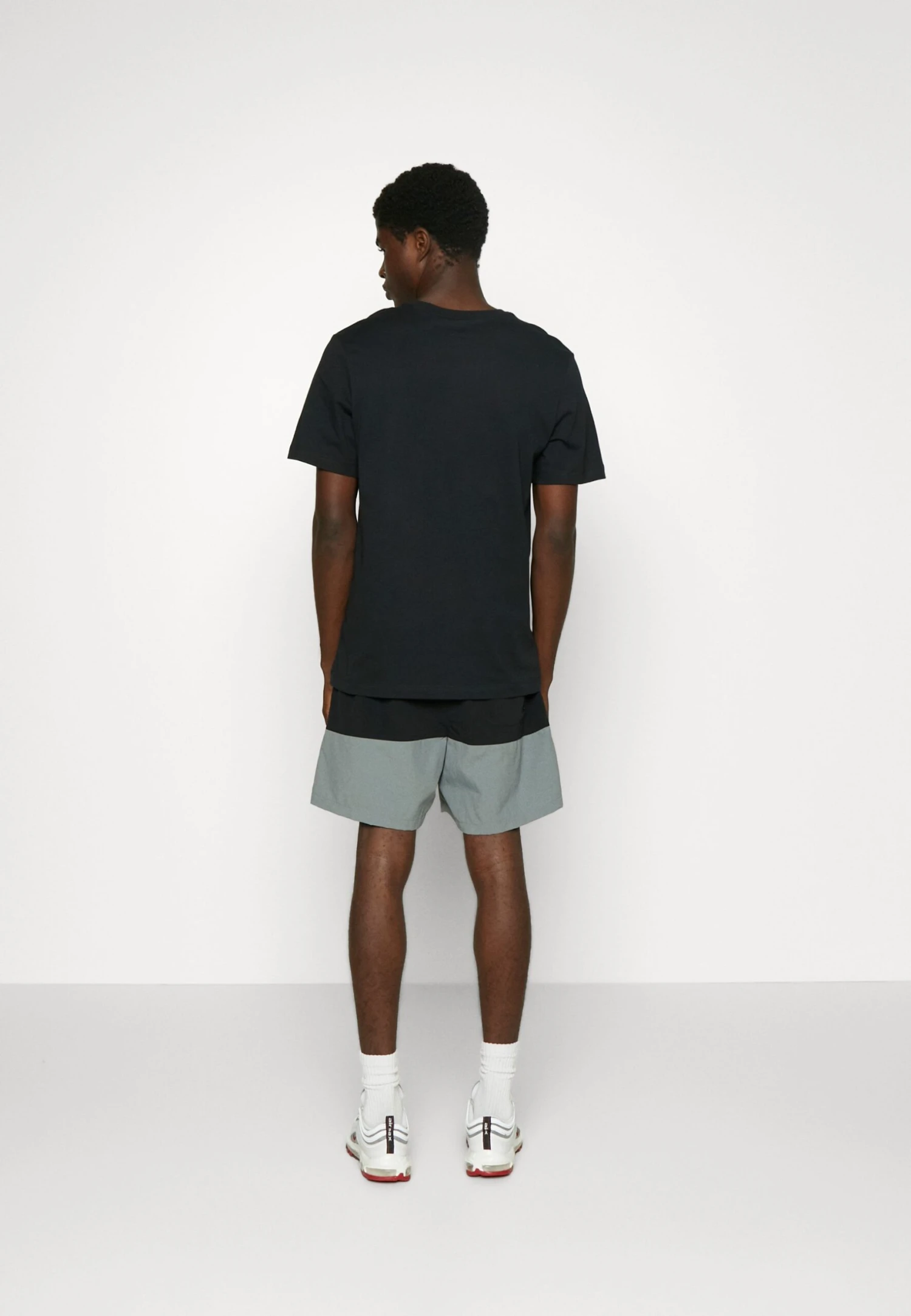 Nike Sportswear M Club Wvn CbPantaloni SportiviBlack/Smoke Grey/White Uomo Pantaloni Sportivi E Joggers NI122F090-Q11 7 Nike Sportswear M Club Wvn CbPantaloni SportiviBlack/Smoke Grey/White Uomo Pantaloni Sportivi E Joggers NI122F090-Q11 - immagine 5