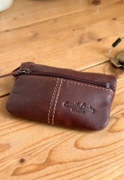 RookPortachiaviDunkelbraun Uomo Portafogli E Custodie GUG54F00N-O12 13 RookPortachiaviDunkelbraun Uomo Portafogli E Custodie GUG54F00N-O12 -Negozio Di Abbigliamento Zalando d1019cb138f24484bad5aeee9731cc31