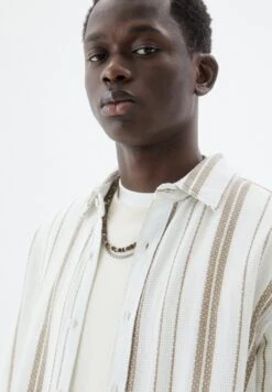 PULL & BEAR Striped Long SleeveCamiciaBeige Uomo Camicie PUC22D0KF-B11 11 PULL & BEAR Striped Long SleeveCamiciaBeige Uomo Camicie PUC22D0KF-B11 -Negozio Di Abbigliamento Zalando d1286e78bc0a4fd6a404444faa45e5d0