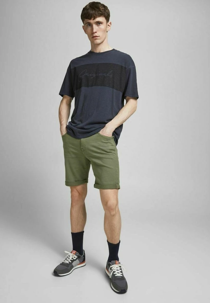 Jack & Jones Rick Icon AmaShorts Di JeansDeep Lichen Green Uomo Bermuda JA222F18M-M11 6 Jack & Jones Rick Icon AmaShorts Di JeansDeep Lichen Green Uomo Bermuda JA222F18M-M11 - immagine 4