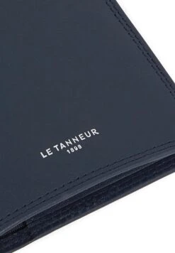 Le Tanneur Martin Custodia Per PassaportoBleu Rouge Blanc Uomo Portafogli E Custodie L0C52F03U-K11 15 Le Tanneur Martin Custodia Per PassaportoBleu Rouge Blanc Uomo Portafogli E Custodie L0C52F03U-K11 -Negozio Di Abbigliamento Zalando d469209bf1d6483aba2eca8e0b5cc112