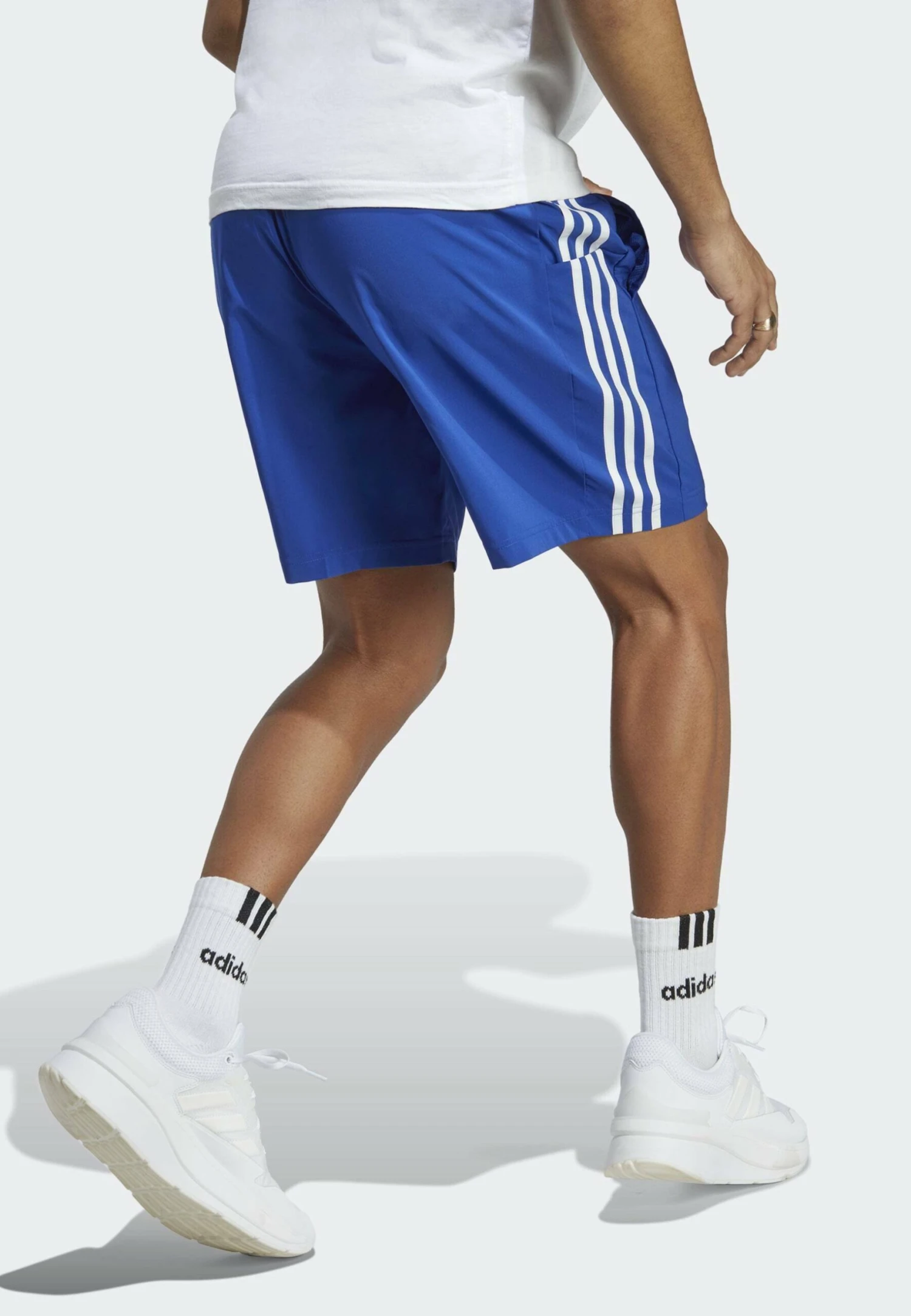 Adidas Sportswear Essentials 3StripesPantaloncini SportiviSemi Lucid Blue White Uomo Bermuda ADQ42E004-K11 4 Adidas Sportswear Essentials 3StripesPantaloncini SportiviSemi Lucid Blue White Uomo Bermuda ADQ42E004-K11 - immagine 2