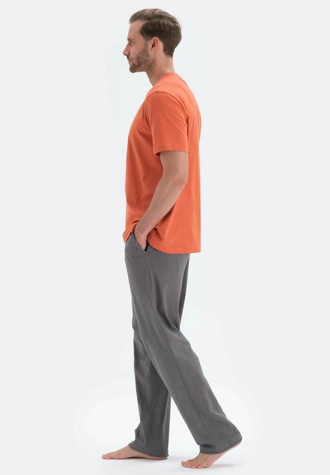 Sacred Sun SetPigiamaOrange Uomo Per La Notte D6D82M046-H11 6 Sacred Sun SetPigiamaOrange Uomo Per La Notte D6D82M046-H11 - immagine 5