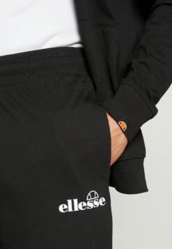 Ellesse BeviloPigiamaBlack Uomo Per La Notte EL982M00I-Q11 13 Ellesse BeviloPigiamaBlack Uomo Per La Notte EL982M00I-Q11 -Negozio Di Abbigliamento Zalando d630bd4faafa4031a5c8403570260329