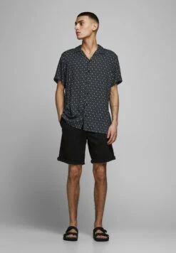 Jack & Jones KlassischeShortsBlack Uomo Bermuda JA222F0O2-Q11 11 Jack & Jones KlassischeShortsBlack Uomo Bermuda JA222F0O2-Q11 -Negozio Di Abbigliamento Zalando d9d27c8b3a0e40fab9ddda6737a63383