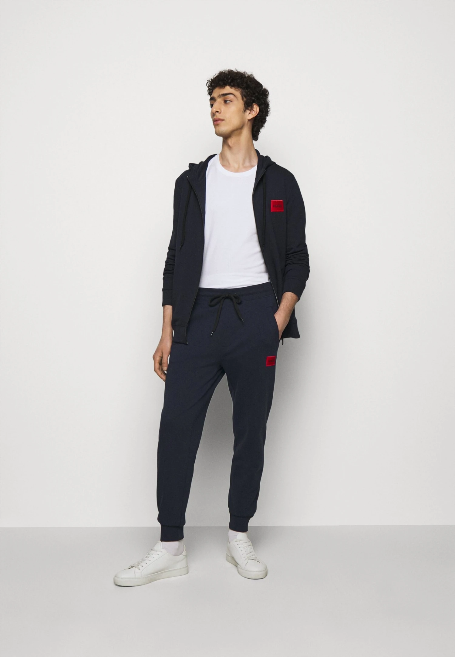 Hugo Pantaloni SportiviDark Blue Uomo Pantaloni Sportivi E Joggers HU722E06D-K11 4 Hugo Pantaloni SportiviDark Blue Uomo Pantaloni Sportivi E Joggers HU722E06D-K11 - immagine 2