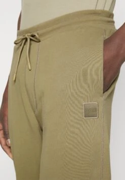 Boss SestartPantaloni SportiviLight Pastel Green Uomo Pantaloni Sportivi E Joggers BB122E0I5-E11 11 Boss SestartPantaloni SportiviLight Pastel Green Uomo Pantaloni Sportivi E Joggers BB122E0I5-E11 -Negozio Di Abbigliamento Zalando de7e911de1354767a1f3931715f7575e