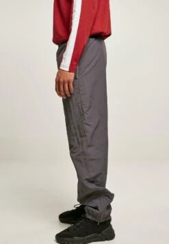 URBAN CLASSICS Pantaloni SportiviDarkshadow Uomo Pantaloni Sportivi E Joggers UR622E04V-C12 10 URBAN CLASSICS Pantaloni SportiviDarkshadow Uomo Pantaloni Sportivi E Joggers UR622E04V-C12 -Negozio Di Abbigliamento Zalando deeecf6ab7554db08d54cadd842b6e88