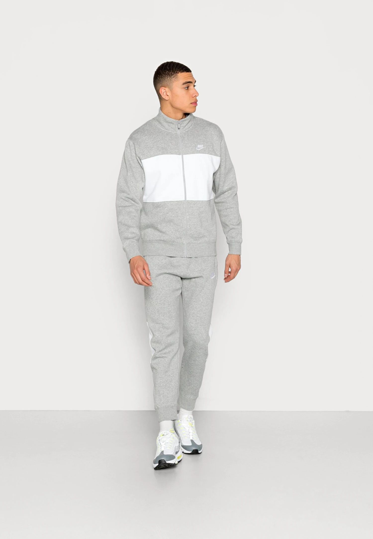Nike Sportswear SuitFelpa Con ZipGrey Heather/White Uomo Pantaloni Sportivi E Joggers NI122T086-C11 3 Nike Sportswear SuitFelpa Con ZipGrey Heather/White Uomo Pantaloni Sportivi E Joggers NI122T086-C11