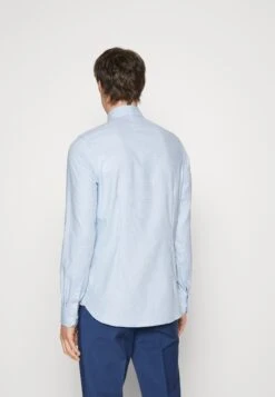 Michael Kors Nailshead Dobby ShirtCamicia EleganteLight Blue Uomo Camicie 1MI22D08G-K11 9 Michael Kors Nailshead Dobby ShirtCamicia EleganteLight Blue Uomo Camicie 1MI22D08G-K11 -Negozio Di Abbigliamento Zalando df26bc36cf5d4ade870cf5dc220f32b5