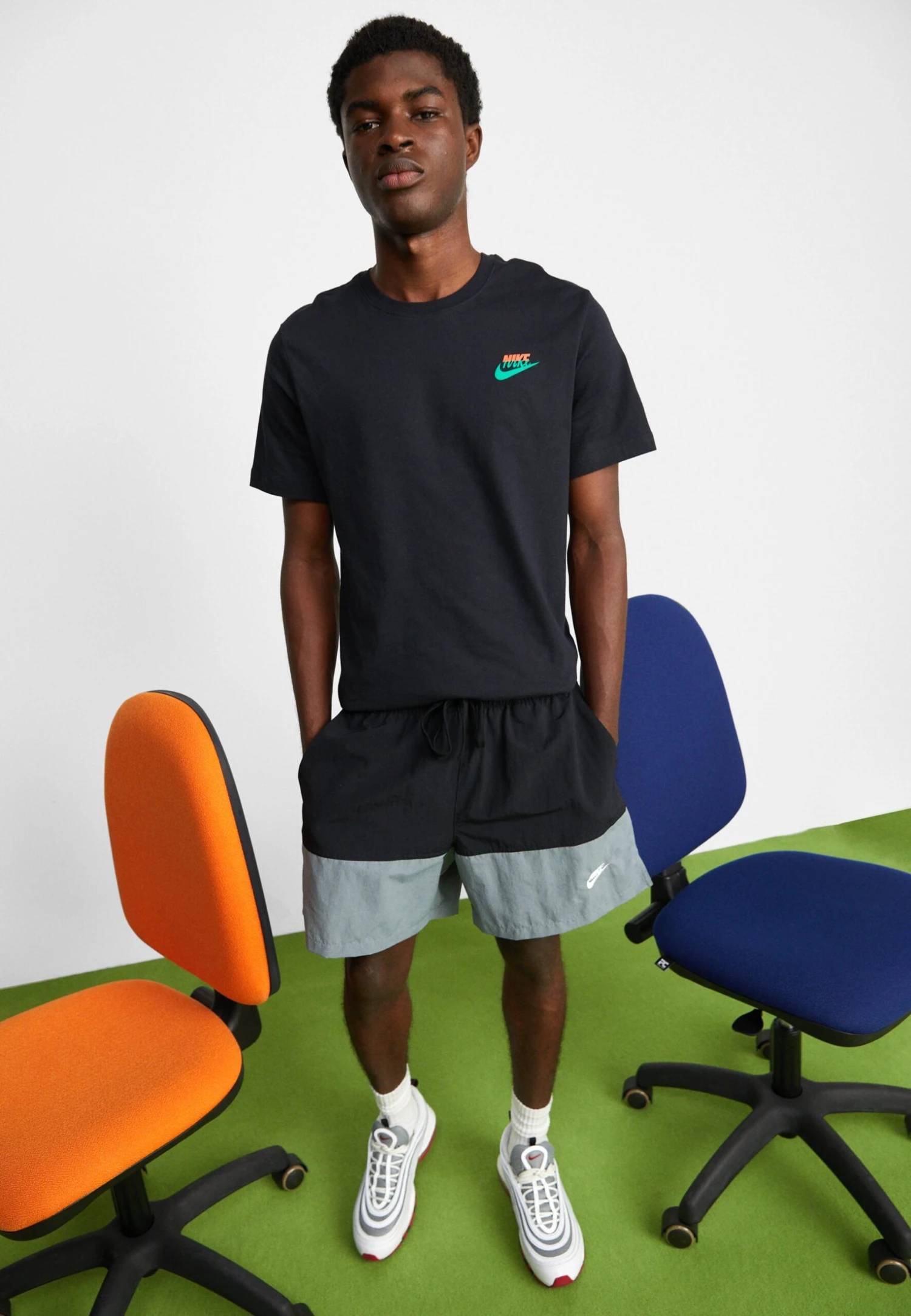 Nike Sportswear M Club Wvn CbPantaloni SportiviBlack/Smoke Grey/White Uomo Pantaloni Sportivi E Joggers NI122F090-Q11 4 Nike Sportswear M Club Wvn CbPantaloni SportiviBlack/Smoke Grey/White Uomo Pantaloni Sportivi E Joggers NI122F090-Q11 - immagine 2