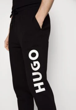 Hugo DutschiPantaloni SportiviBlack Uomo Pantaloni Sportivi E Joggers HU722E09O-Q12 11 Hugo DutschiPantaloni SportiviBlack Uomo Pantaloni Sportivi E Joggers HU722E09O-Q12 -Negozio Di Abbigliamento Zalando e02390affc61418daa788ff4e572ef5c