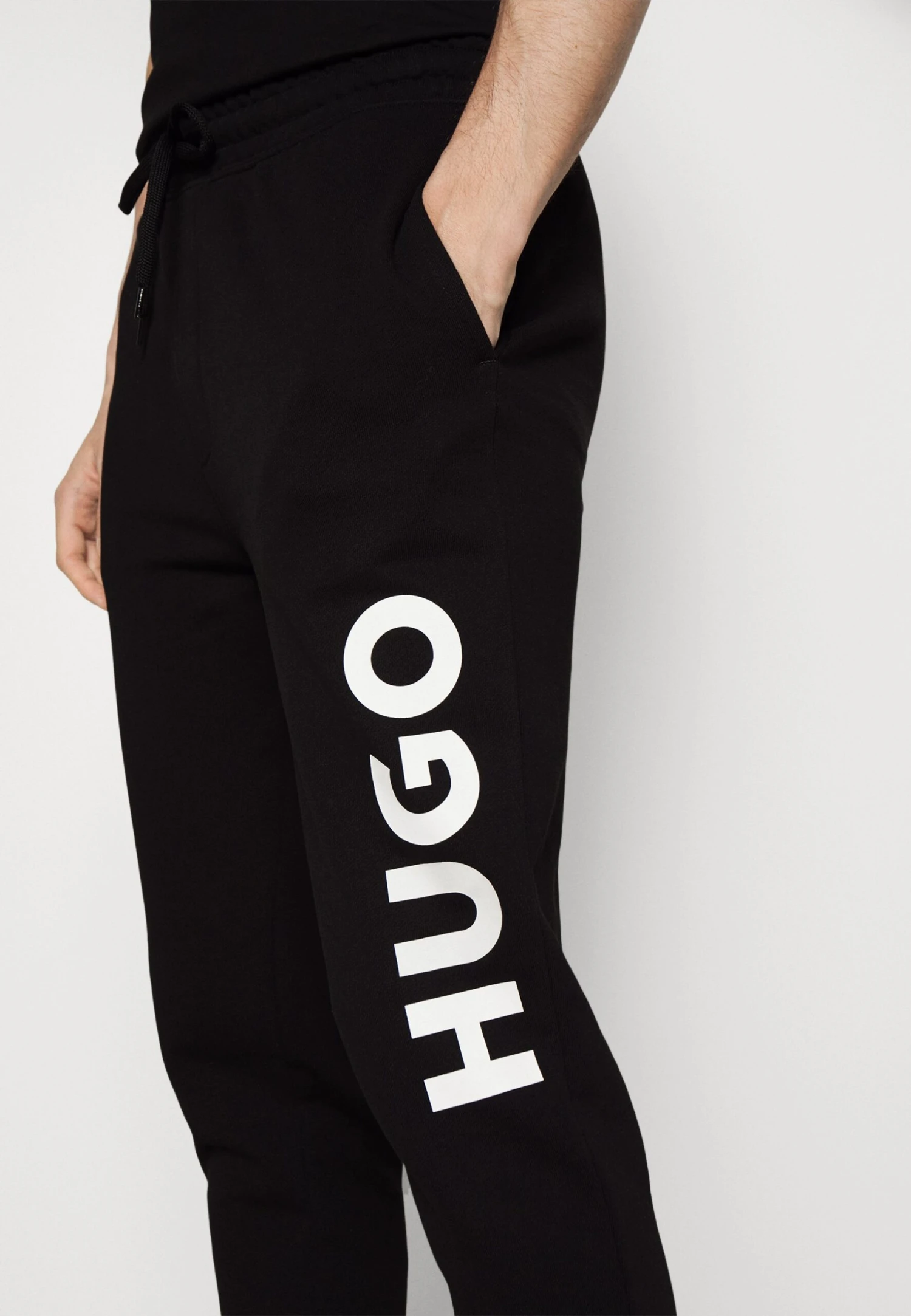 Hugo DutschiPantaloni SportiviBlack Uomo Pantaloni Sportivi E Joggers HU722E09O-Q12 7 Hugo DutschiPantaloni SportiviBlack Uomo Pantaloni Sportivi E Joggers HU722E09O-Q12 - immagine 5