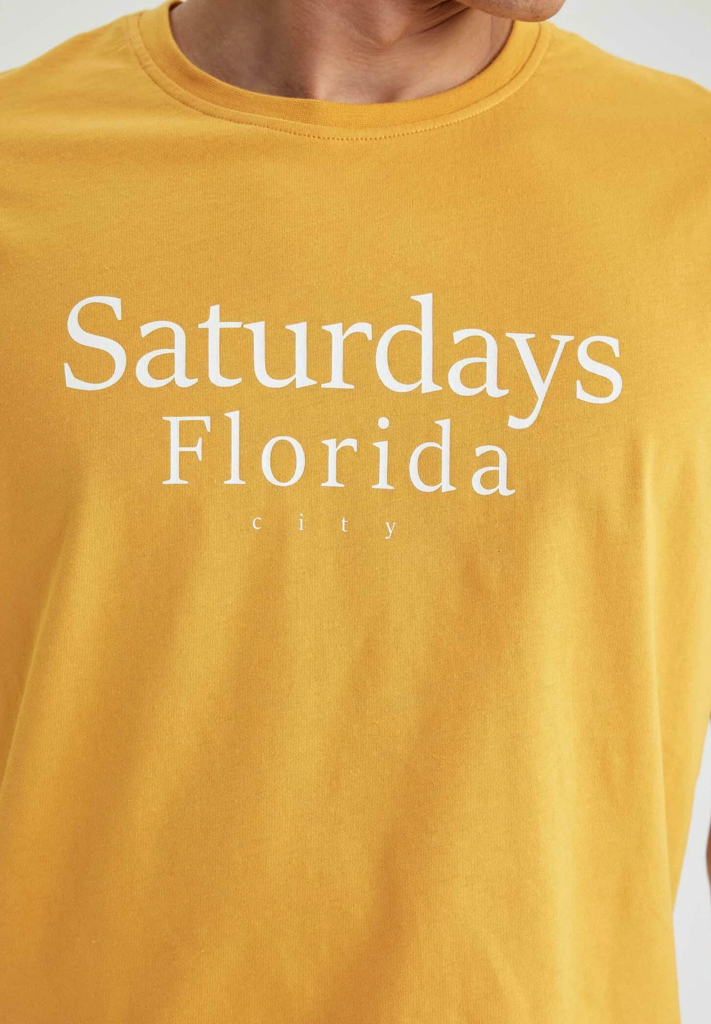 DeFacto Set Regular FitPigiamaYellow Uomo Per La Notte DEZ82M04Y-E11 7 DeFacto Set Regular FitPigiamaYellow Uomo Per La Notte DEZ82M04Y-E11 - immagine 5