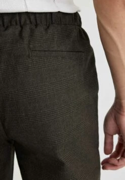 DeFacto Jogger FitPantaloni SportiviBrown Uomo Pantaloni Sportivi E Joggers DEZ22E0LX-O11 9 DeFacto Jogger FitPantaloni SportiviBrown Uomo Pantaloni Sportivi E Joggers DEZ22E0LX-O11 -Negozio Di Abbigliamento Zalando eacdc087601247d39d8565ea75453e4b