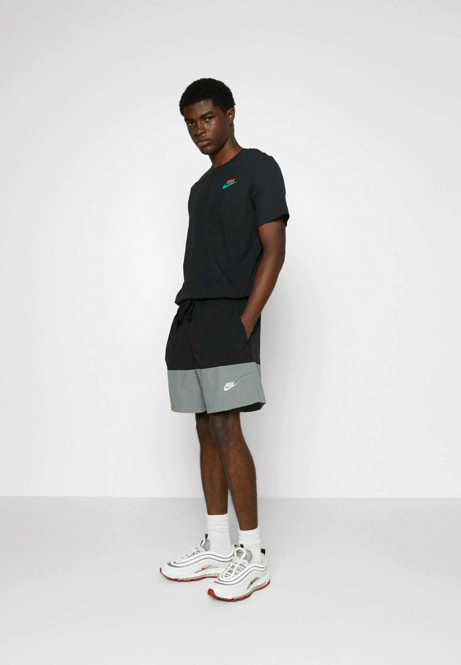 Nike Sportswear M Club Wvn CbPantaloni SportiviBlack/Smoke Grey/White Uomo Pantaloni Sportivi E Joggers NI122F090-Q11 5 Nike Sportswear M Club Wvn CbPantaloni SportiviBlack/Smoke Grey/White Uomo Pantaloni Sportivi E Joggers NI122F090-Q11 - immagine 3