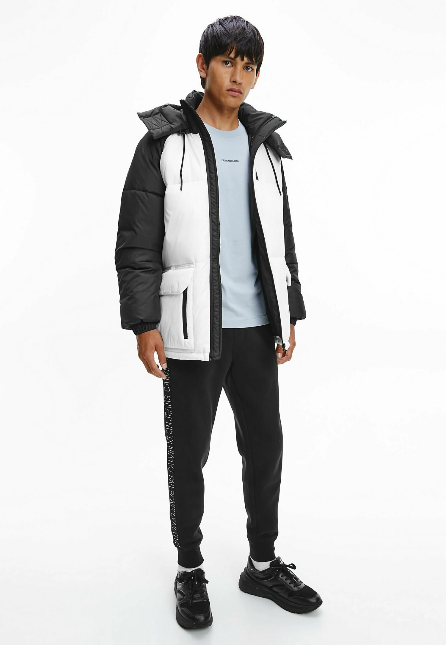 Calvin Klein Jeans Pantaloni SportiviCk Black Uomo Pantaloni Sportivi E Joggers C1822E038-Q11 3 Calvin Klein Jeans Pantaloni SportiviCk Black Uomo Pantaloni Sportivi E Joggers C1822E038-Q11