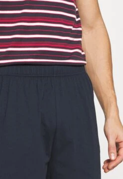 Shorty SetPigiamaBlue Dark Uomo Per La Notte 5CC82M00A-K11 13 Shorty SetPigiamaBlue Dark Uomo Per La Notte 5CC82M00A-K11 -Negozio Di Abbigliamento Zalando f264046859fd498298e70e632585e105