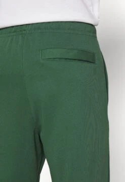 Nike Sportswear Club PantPantaloni SportiviDark Green Uomo Pantaloni Sportivi E Joggers NI122E0H3-M11 17 Nike Sportswear Club PantPantaloni SportiviDark Green Uomo Pantaloni Sportivi E Joggers NI122E0H3-M11 -Negozio Di Abbigliamento Zalando f45dae792f5b46f7a9968d3e960bb069