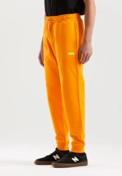 Refrigiwear FloydPantaloni SportiviArancio Uomo Pantaloni Sportivi E Joggers R2222E005-H11 7 Refrigiwear FloydPantaloni SportiviArancio Uomo Pantaloni Sportivi E Joggers R2222E005-H11 -Negozio Di Abbigliamento Zalando f541a41704914b96829ccf29e12ae607