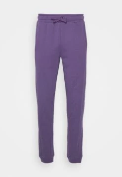 EA7 Emporio Armani TrouserPantaloni SportiviViola Uomo Pantaloni Sportivi E Joggers EA722E038-I11 10 EA7 Emporio Armani TrouserPantaloni SportiviViola Uomo Pantaloni Sportivi E Joggers EA722E038-I11 -Negozio Di Abbigliamento Zalando f79ae0521f2e4e5c92331c30f9811b20