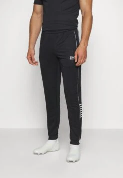 EA7 Emporio Armani Core SuitTutaBlack Uomo Pantaloni Sportivi E Joggers EA742K00Y-Q11 -Negozio Di Abbigliamento Zalando f86eae5f814446dba871ab5c76201c56