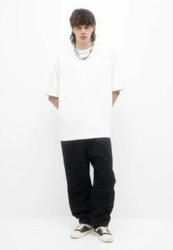 PULL & BEAR JoggerPantaloni SportiviBlack Uomo Pantaloni Sportivi E Joggers PUC22E0ER-Q11 10 PULL & BEAR JoggerPantaloni SportiviBlack Uomo Pantaloni Sportivi E Joggers PUC22E0ER-Q11 -Negozio Di Abbigliamento Zalando f9bcd13aefb64a9195efac59641beec4