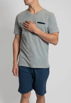 SetPigiamaGrau Navy Uomo Per La Notte PHN82M004-K12 10 SetPigiamaGrau Navy Uomo Per La Notte PHN82M004-K12 -Negozio Di Abbigliamento Zalando f9e5ce67df5a422392435dc05d4bc0be